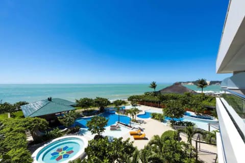 5 outdoor pools, pool umbrellas, sun loungers
