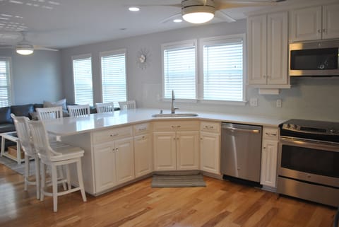 Kitchen Quartz Countertop with Touch Delta Faucet