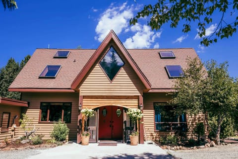 Cle Elum Vacation Rental | 8BR | 8BA | 6,654 Sq Ft | Stairs Required