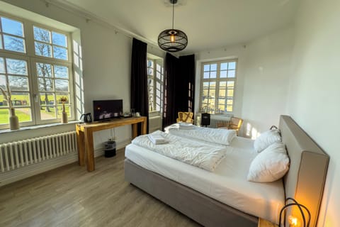 Premium Room | Premium bedding, down comforters, minibar, individually decorated