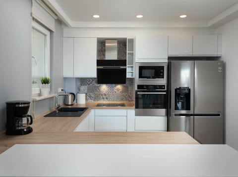 Cabinetry, Kitchen Sink, Countertop, Kitchen Appliance, Sink, Kitchen Stove, Home Appliance, Tap, Kitchen, Wood