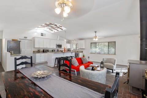 Table for 6, bar stool seating for 4. 