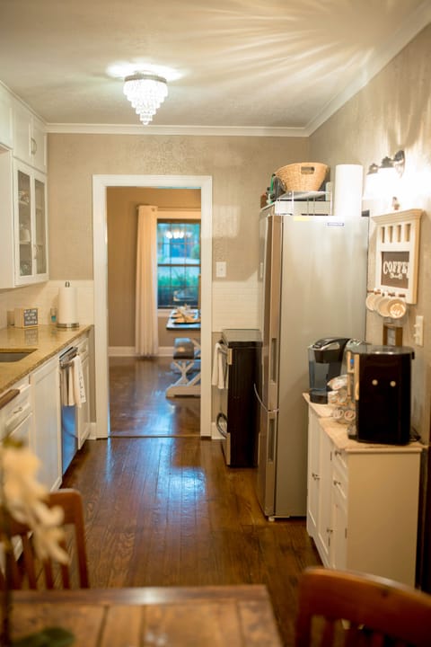 Kitchen and coffee bar