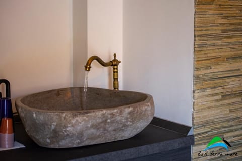 Shower, free toiletries, hair dryer, bidet