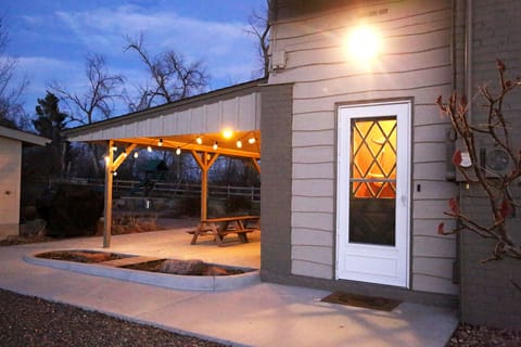 Side entrance with smart lock and keypad