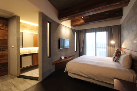 Down comforters, blackout drapes, free WiFi, bed sheets