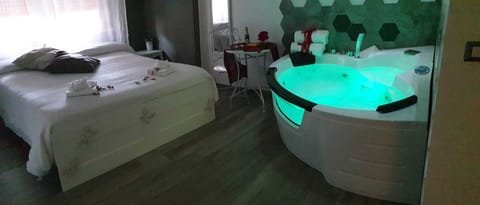 Double Room (Peonia) | 1 bedroom, desk, free cribs/infant beds, rollaway beds