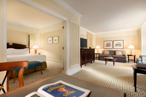 Junior Suite, 1 Queen Bed | Premium bedding, pillowtop beds, minibar, in-room safe