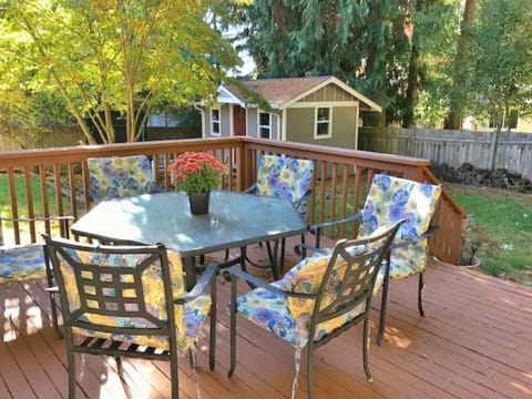 Outdoor - backyard dining