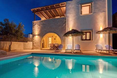 Artemis 4 bedroom private villa with private pool in Makrigailos, Crete