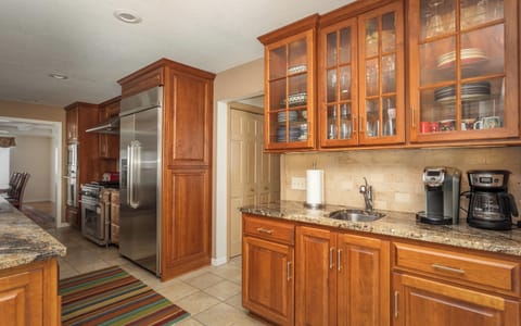 Both a Keurig coffee maker & 12 cup drip maker. Perfect for coffee lakeside.