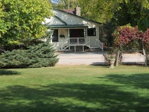 ALLBRIGHT HAUS  WELCOME!
Three Bedroom  & Two full bath