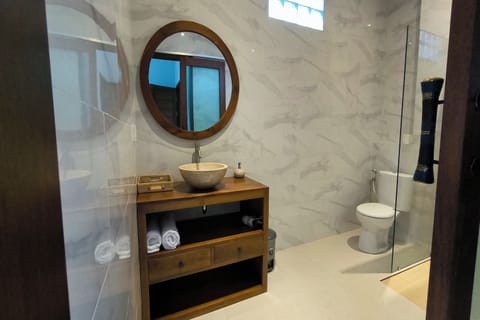 Family Room, 2 Bedrooms | Bathroom | Shower, rainfall showerhead, free toiletries, hair dryer