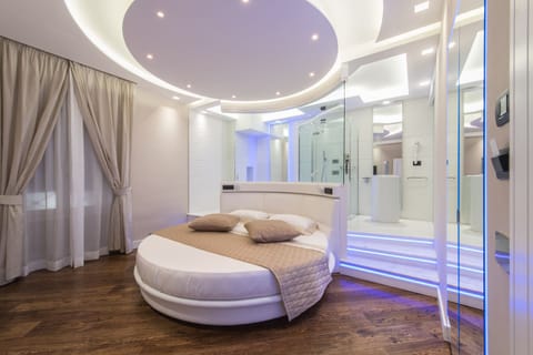 Premium Studio Suite, Jetted Tub | Frette Italian sheets, premium bedding, down comforters
