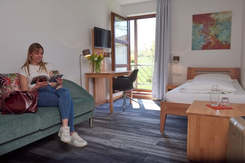 Single Room | In-room safe, desk, iron/ironing board, free WiFi