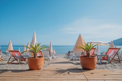 Private beach nearby, beach cabanas, sun loungers, beach umbrellas