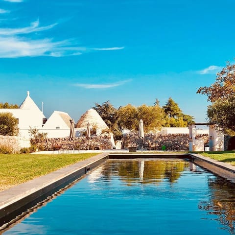 Seasonal outdoor pool, open 8:30 AM to 7:00 PM, pool umbrellas