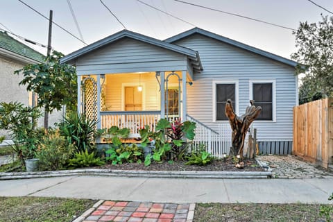 Galveston Vacation Rental | 2BR | 1BA | 900 Sq Ft | Steps to Enter