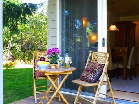 Outdoor sitting area, partial mountain view