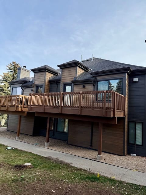 Large Deck Great Mountain Views