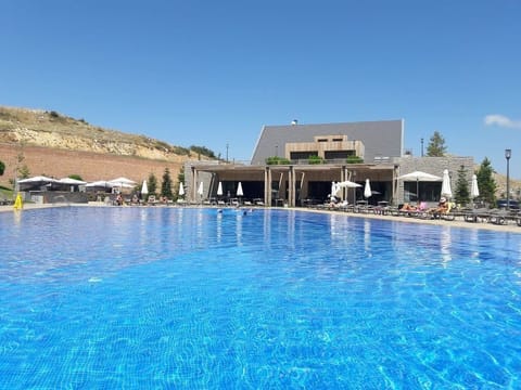 2 outdoor pools