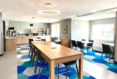 Free daily continental breakfast