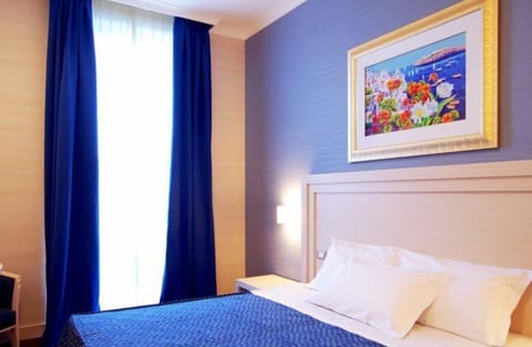 Deluxe Double or Twin Room | 1 bedroom, in-room safe, desk, blackout drapes