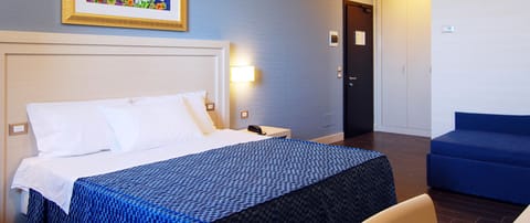 Deluxe Double or Twin Room | 1 bedroom, in-room safe, desk, blackout drapes