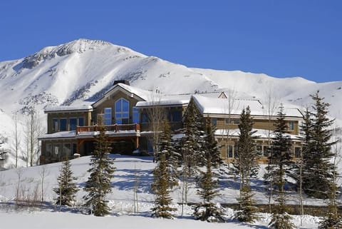 Silver Lane...Luxury Mountain Home with Incredible Views
