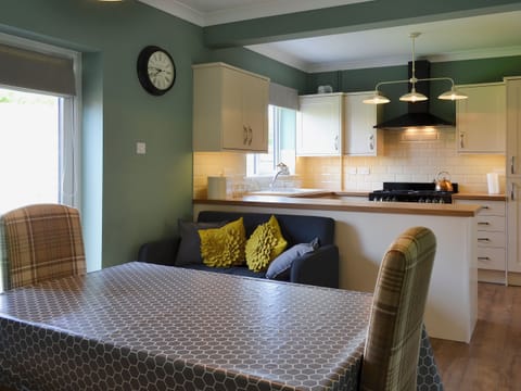 Kitchen and dining room with breakfast area | Apple Tree House, Scarborough