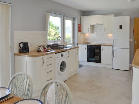 Fully fitted kitchen with open plan dining | Rotherwood, Portinscale, near Keswick
