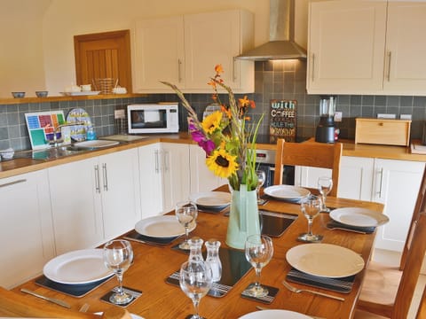 Open plan living/dining room/kitchen | Pen Yr Allt, Llanfaelog, nr. Rhosneigr