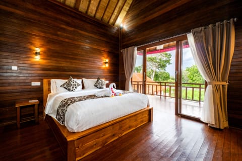 Luxury Room, 1 King Bed, Sea View | Minibar, in-room safe, desk, free WiFi