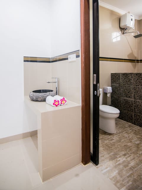 Deluxe Double Room, 1 Double Bed, Pool View | Bathroom | Shower, rainfall showerhead, free toiletries, bidet