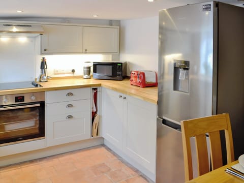 Well equipped kitchen | Dairy House Farm, Bickenhall, near Taunton