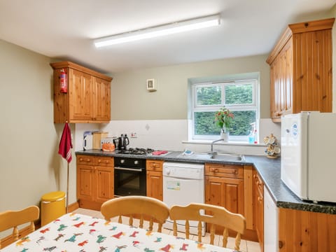 Kitchen/diner | The Hayloft - Hopgrove Farm Cottages, York
