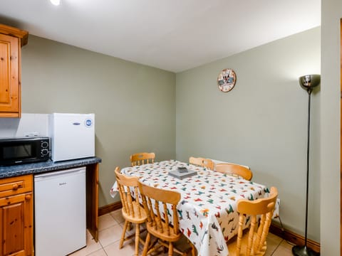 Kitchen/diner | The Hayloft - Hopgrove Farm Cottages, York