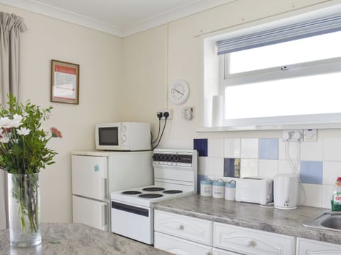 Fully appointed kitchen | Needles and Winds, Freshwater