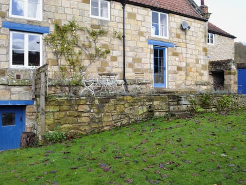 Enclosed lawned garden with sitting-out area and garden furniture | Mill House - Rievaulx Cottages, Rievaulx, near Helmsley
