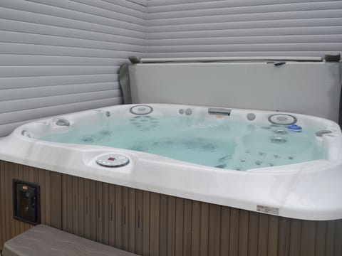 Jacuzzi | Kings House, Beaumaris, Anglesey
