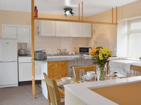 Kitchen/diner | The White Cottage, Furness Vale, nr. Whaley Bridge