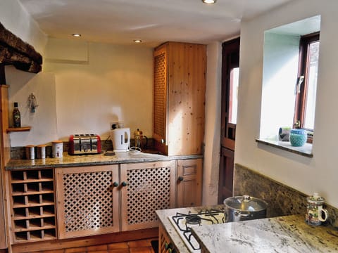 Kitchen | The Hideaway Cottage, Gloucester