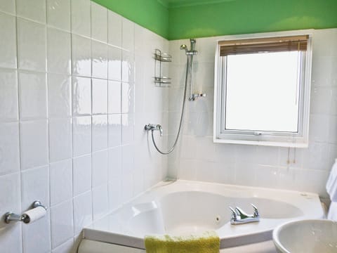 Bathroom | Grinills, Opinan, nr. Gairloch