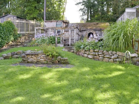 Well-maintained garden | Clarence Cottage, Appleby-in-Westmorland