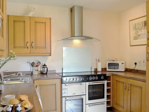 Well equipped kitchen | Dalvanie Mill, Folda, Glenisla