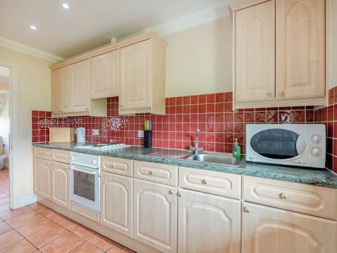 Kitchen/diner | Apple Tree Cottage - Linley Farm Cottages, St Osyth