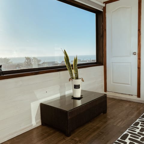 Comfort Suite, 1 Double Bed, Sea View | Individually decorated, iron/ironing board, free WiFi, bed sheets