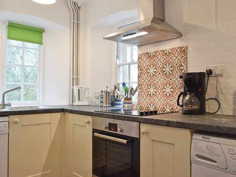 Well-equipped kitchen | Jubilee Cottage, Church Enstone, near Chipping Norton