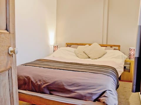 Double bedroom | Is-Helen Cottage, Caernarfon