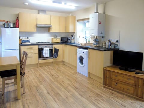 Kitchen and dining area | Tan Rallt Barn, Tregarth, near Bangor